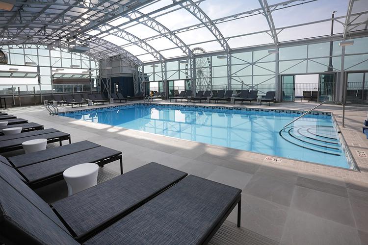 Бассейн в Resorts Casino Hotel